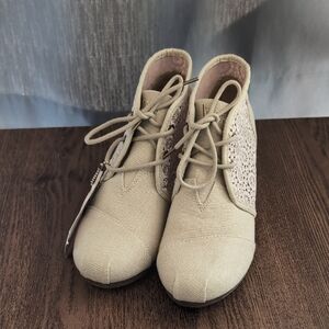 Skechers Cream Lace-Up Sneakers